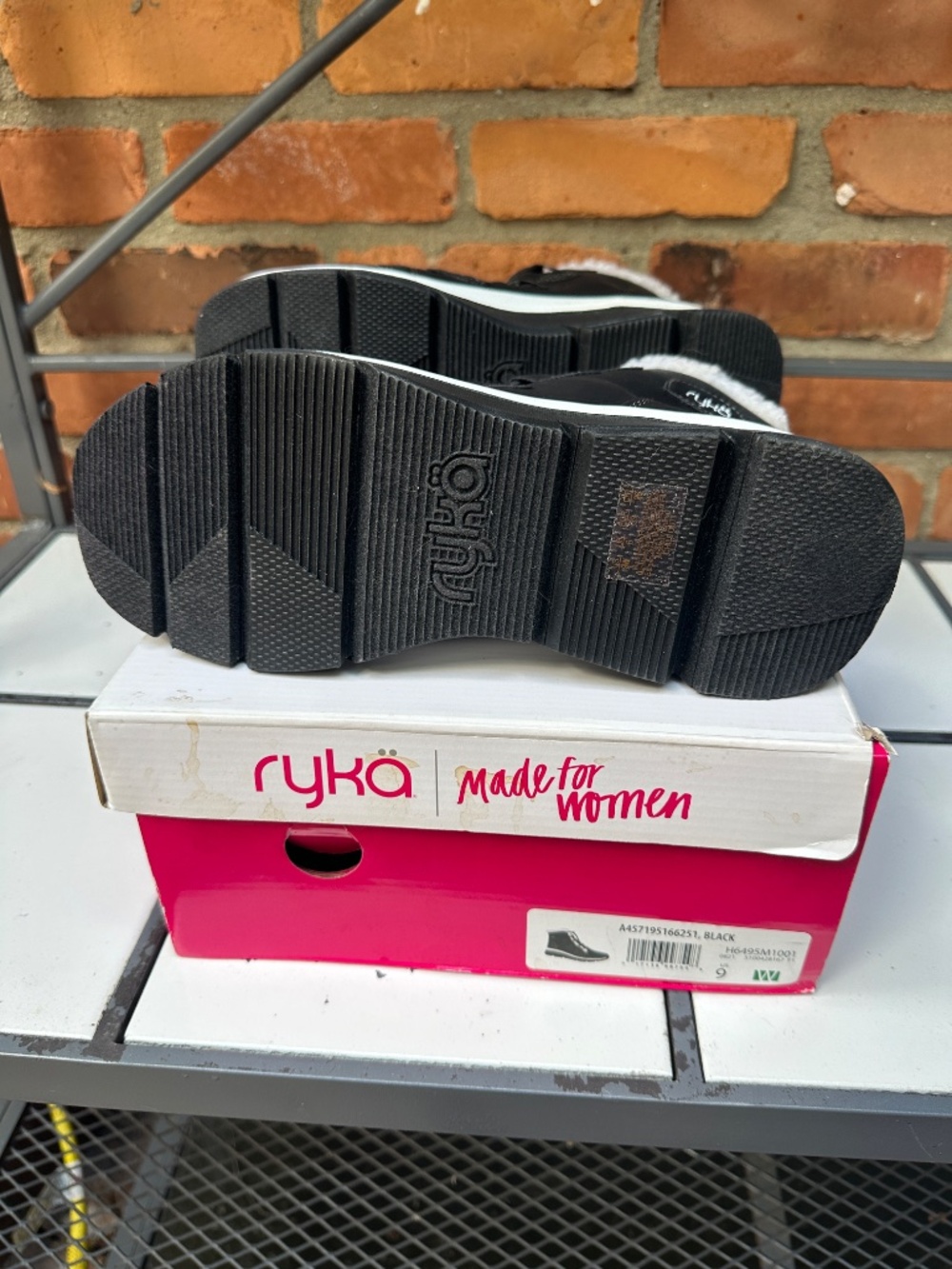 NWT Ryka Women's Chill Out Black Ankle Boot ~ Size 9 - Picture 6 of 7